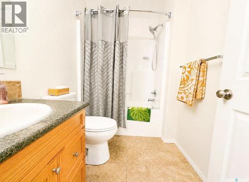 4 1275 S Railway Avenue E, Swift Current, SK - Indoor Photo Showing Bathroom