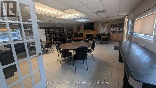 Meet your neighbours, rent out for your family1 - 1 25 Thames Road, St. Marys, ON - Indoor