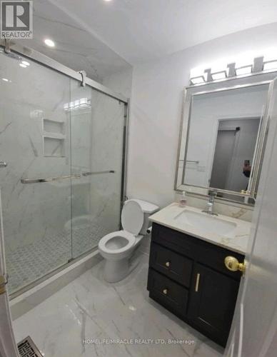 7153 Village Walk, Mississauga, ON - Indoor Photo Showing Bathroom