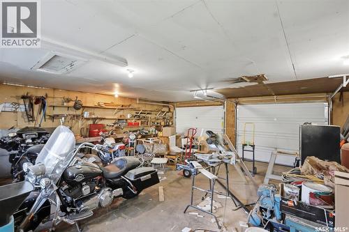 925 O Avenue S, Saskatoon, SK - Indoor Photo Showing Garage