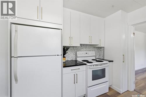 925 O Avenue S, Saskatoon, SK - Indoor Photo Showing Kitchen