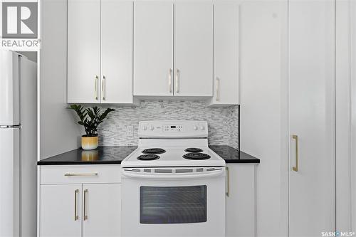 925 O Avenue S, Saskatoon, SK - Indoor Photo Showing Kitchen