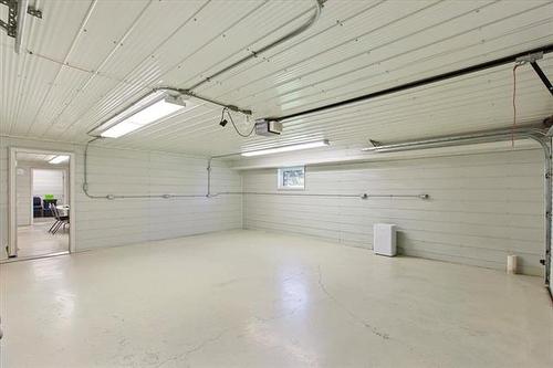 27119 36E Rd, Steinbach, MB - Indoor Photo Showing Garage