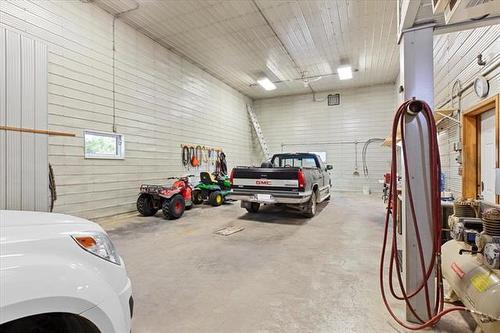 27119 36E Rd, Steinbach, MB - Indoor Photo Showing Garage