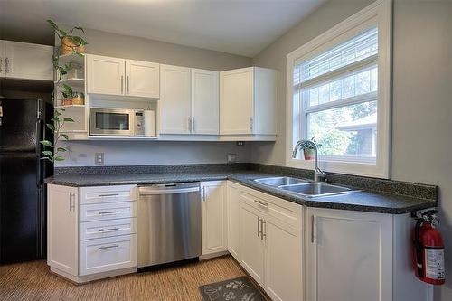 366 Campbell St, Winnipeg, MB - Indoor Photo Showing Kitchen With Double Sink