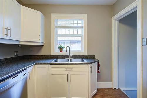 366 Campbell St, Winnipeg, MB - Indoor Photo Showing Kitchen With Double Sink