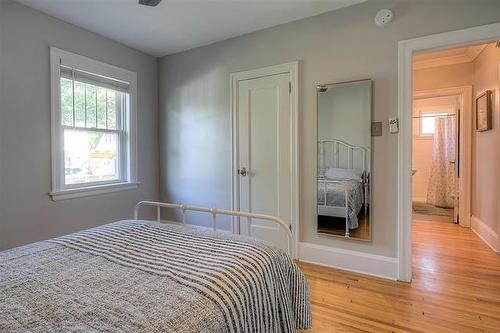 366 Campbell St, Winnipeg, MB - Indoor Photo Showing Bedroom