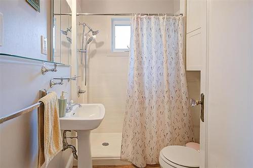 366 Campbell St, Winnipeg, MB - Indoor Photo Showing Bathroom