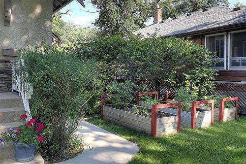 366 Campbell St, Winnipeg, MB - Outdoor With Deck Patio Veranda