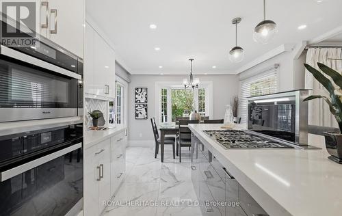 7 Kimbark Crescent, Markham, ON - Indoor Photo Showing Kitchen With Upgraded Kitchen