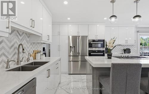 7 Kimbark Crescent, Markham, ON - Indoor Photo Showing Kitchen With Stainless Steel Kitchen With Double Sink With Upgraded Kitchen