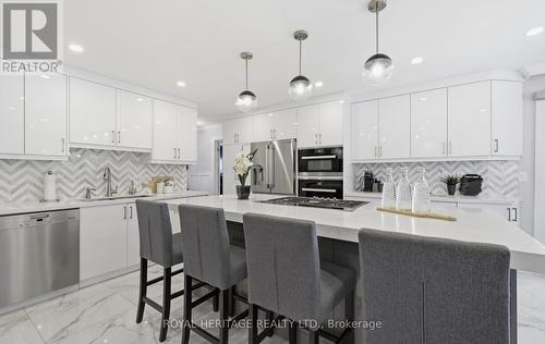 7 Kimbark Crescent, Markham, ON - Indoor Photo Showing Kitchen With Stainless Steel Kitchen With Upgraded Kitchen