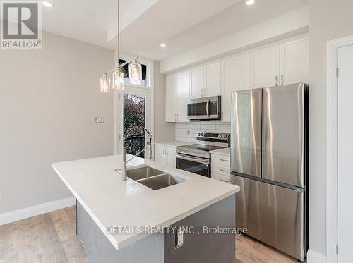 659 Donat Street, Ottawa, ON - Indoor Photo Showing Kitchen With Double Sink With Upgraded Kitchen