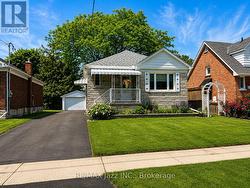 132 HIGHLAND AVENUE Oshawa (Central), ON L1H 6A6