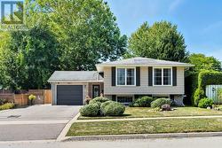 554 CHAMBERLAIN ROAD  Burlington, ON L7L 2V4
