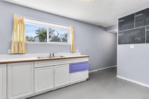 2054 Piercy Ave, Sidney, BC 