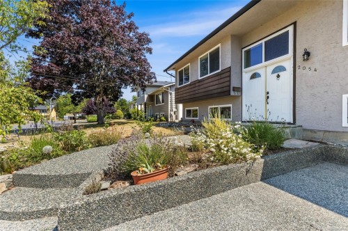 2054 Piercy Ave, Sidney, BC 