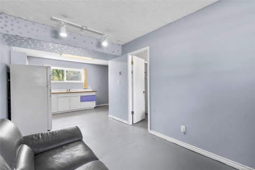 2054 Piercy Ave, Sidney, BC 