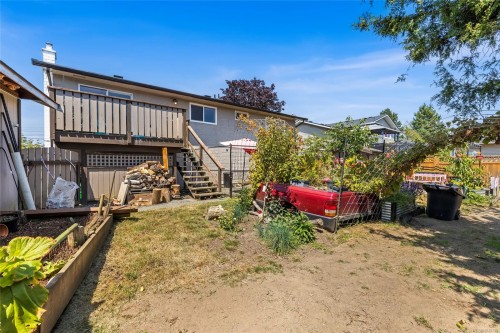 2054 Piercy Ave, Sidney, BC 