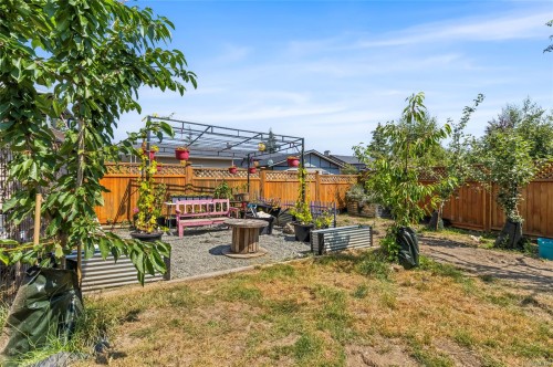 2054 Piercy Ave, Sidney, BC 