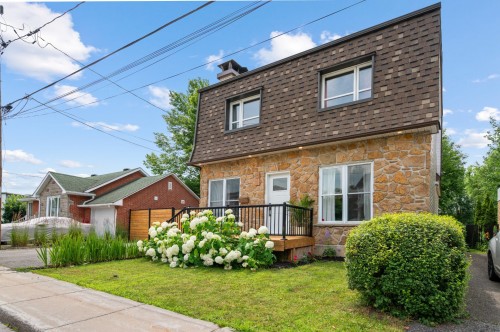 31 Rue St-Stanislas  Sainte-Thérèse, QC J7E 3M8
