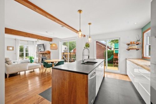 Vue d'ensemble - 31 Rue St-Stanislas, Sainte-Thérèse, QC - Indoor Photo Showing Kitchen With Double Sink