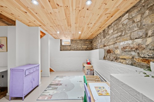 Salle familiale - 31 Rue St-Stanislas, Sainte-Thérèse, QC - Indoor