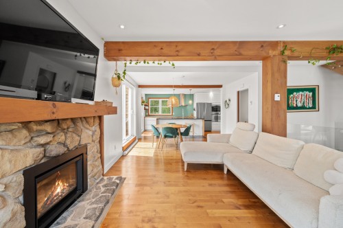 Vue d'ensemble - 31 Rue St-Stanislas, Sainte-Thérèse, QC - Indoor Photo Showing Living Room With Fireplace