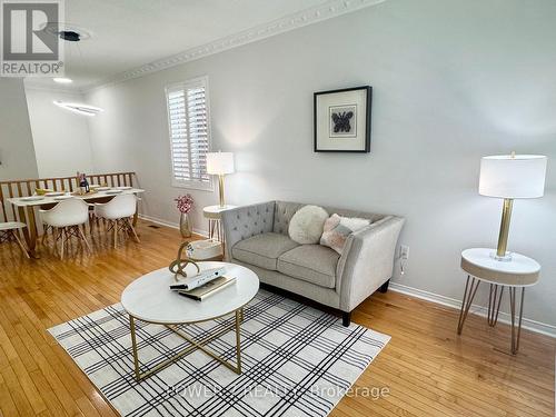 28 Cliveden Place, Markham, ON - Indoor Photo Showing Living Room