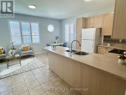 28 Cliveden Place, Markham, ON - Indoor Photo Showing Kitchen With Double Sink
