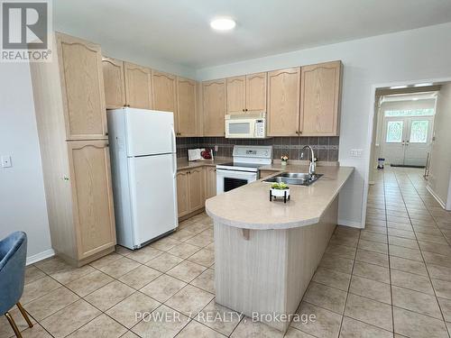 28 Cliveden Place, Markham, ON - Indoor Photo Showing Kitchen With Double Sink