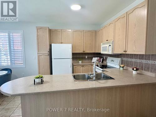 28 Cliveden Place, Markham, ON - Indoor Photo Showing Kitchen With Double Sink