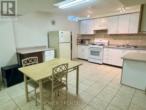 28 Cliveden Place, Markham, ON - Indoor Photo Showing Kitchen With Double Sink
