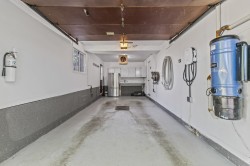 Garage - 