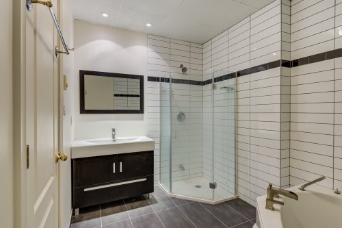 Bathroom - 106-970 Av. Mceachran, Montréal (Outremont), QC - Indoor Photo Showing Bathroom