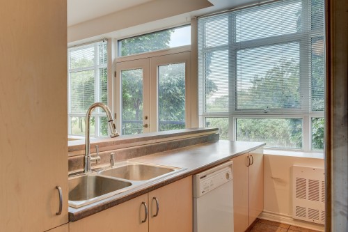 Kitchen - 106-970 Av. Mceachran, Montréal (Outremont), QC - Indoor Photo Showing Kitchen With Double Sink
