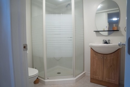 Basement - 16 Av. Glendale, Beaconsfield, QC - Indoor Photo Showing Bathroom