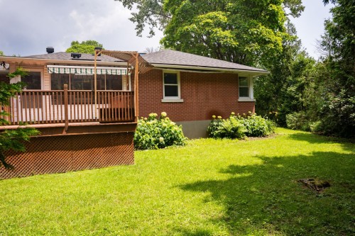 Courtyard - 16 Av. Glendale, Beaconsfield, QC - Outdoor With Exterior