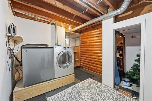 147 Talon Bay, Winnipeg, MB - Indoor Photo Showing Laundry Room