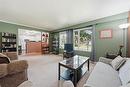 147 Talon Bay, Winnipeg, MB  - Indoor Photo Showing Living Room 