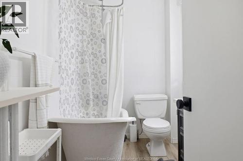 2265 Cabana, Windsor, ON - Indoor Photo Showing Bathroom