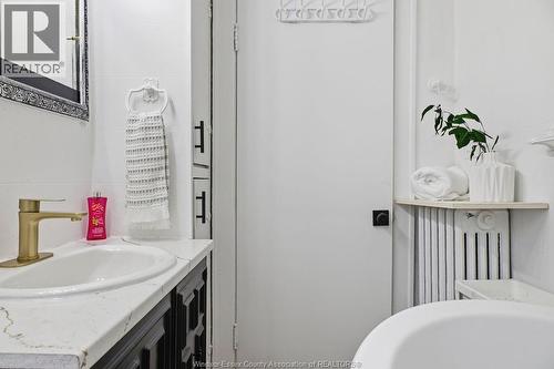 2265 Cabana, Windsor, ON - Indoor Photo Showing Bathroom