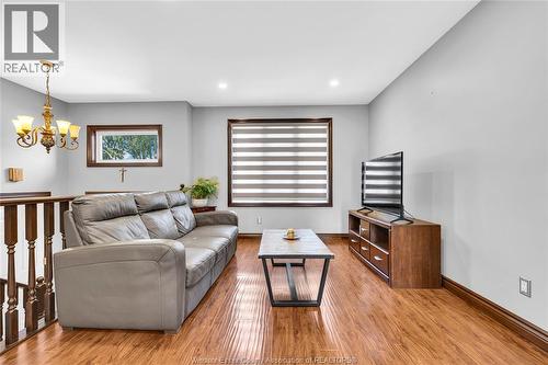 4239 Marlo, Windsor, ON - Indoor Photo Showing Living Room