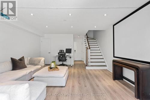 1120 Beachcomber Road, Mississauga, ON - Indoor Photo Showing Living Room