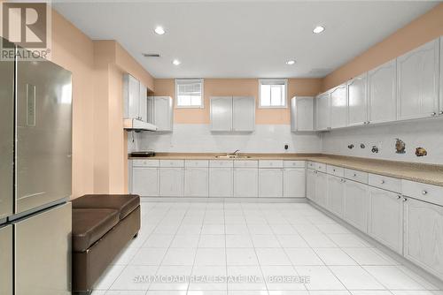 2339 Glengarry Road, Mississauga, ON - Indoor Photo Showing Kitchen