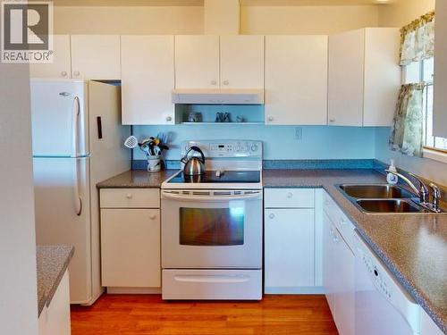 2246 Phillips Road, Powell River, BC - Indoor Photo Showing Kitchen With Double Sink