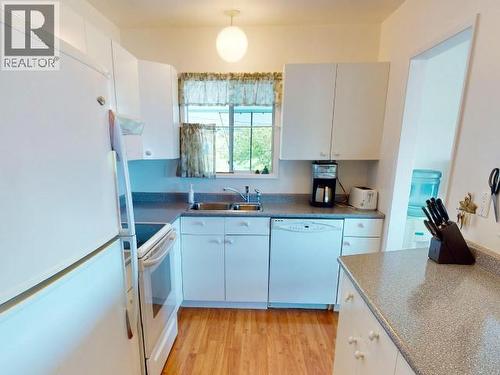 2246 Phillips Road, Powell River, BC - Indoor Photo Showing Kitchen