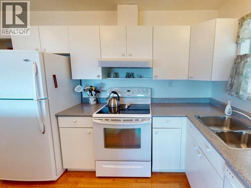 2246 Phillips Road, Powell River, BC - Indoor Photo Showing Kitchen With Double Sink
