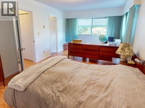 2246 Phillips Road, Powell River, BC - Indoor Photo Showing Bedroom