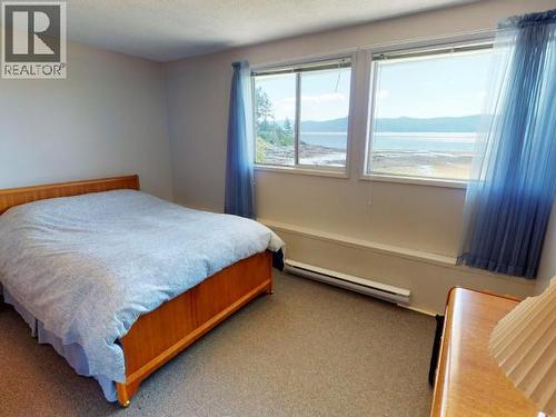 2246 Phillips Road, Powell River, BC - Indoor Photo Showing Bedroom
